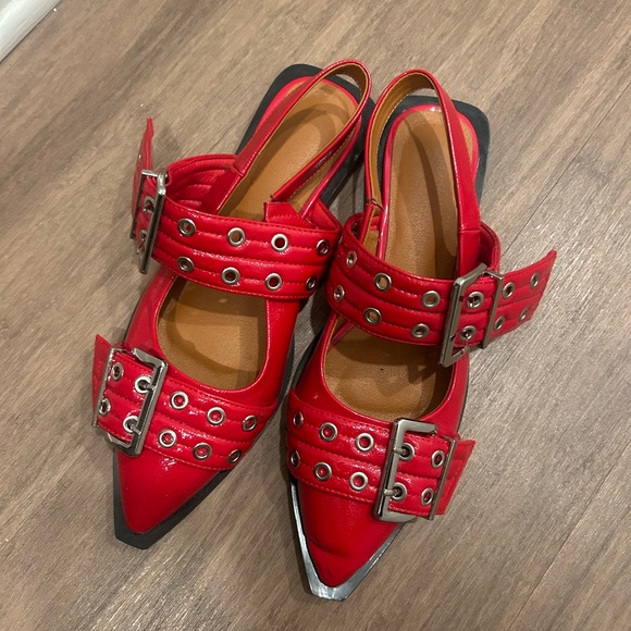 RED STUDDED POINT TOE FLAT - Picture 3 of 4